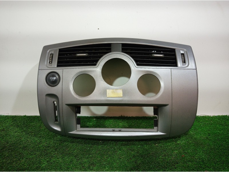 Recambio de rejilla aireadora para renault scenic ii confort dynamique referencia OEM IAM A8200140713 A8200140713 D8200140724