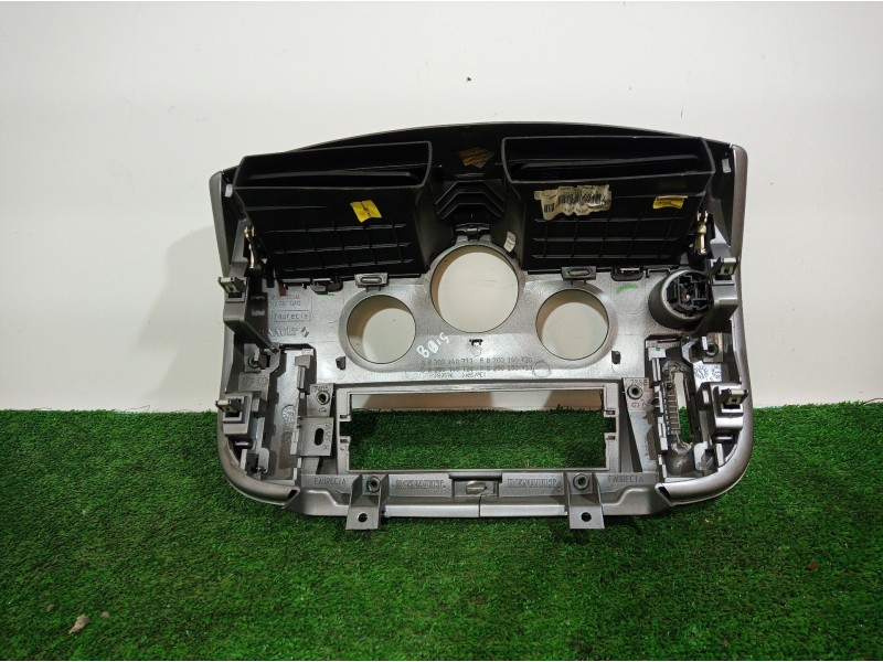 Recambio de rejilla aireadora para renault scenic ii confort dynamique referencia OEM IAM A8200140713 A8200140713 D8200140724