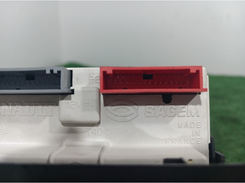 Recambio de pantalla multifuncion para renault laguna ii (bg0) referencia OEM IAM 8200025909 8200025909 216541195A3