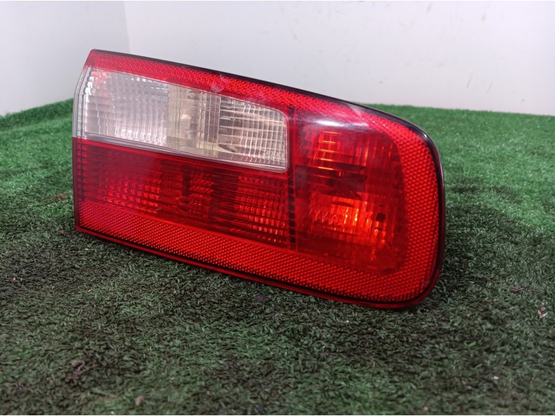 Recambio de piloto trasero izquierdo interior para renault laguna ii (bg0) referencia OEM IAM 8200002475 8200002475 23460102