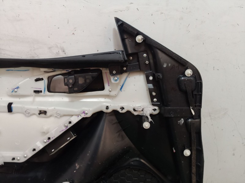 Recambio de guarnecido puerta delantera derecha para mazda 3 (bm, bn) 2.0 referencia OEM IAM   