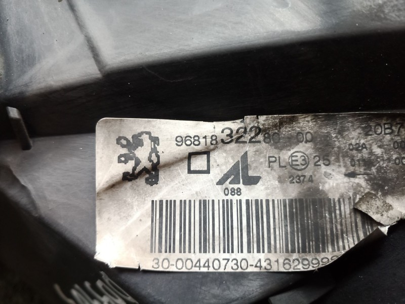 Recambio de faro derecho para peugeot 307 (3a/c) 1.6 hdi referencia OEM IAM   