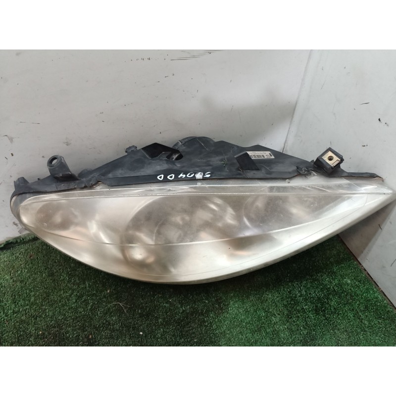 Recambio de faro derecho para peugeot 307 (3a/c) 2.0 hdi 90 referencia OEM IAM   