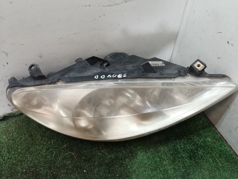 Recambio de faro derecho para peugeot 307 (3a/c) 2.0 hdi 90 referencia OEM IAM   