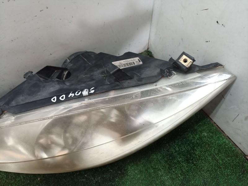 Recambio de faro derecho para peugeot 307 (3a/c) 2.0 hdi 90 referencia OEM IAM   