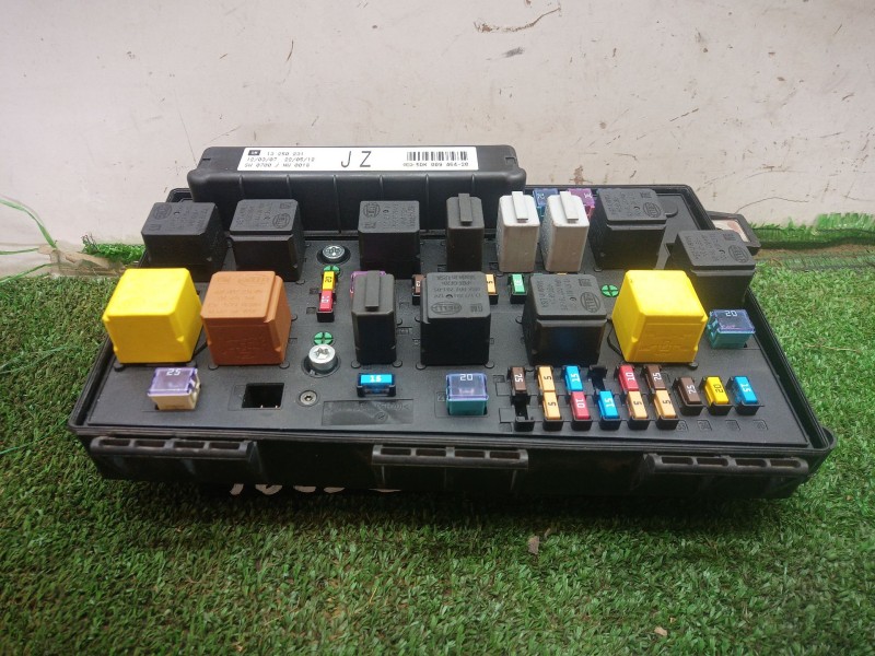 Recambio de caja reles / fusibles para opel zafira b 1.6 16v referencia OEM IAM 743381 743381 015349211