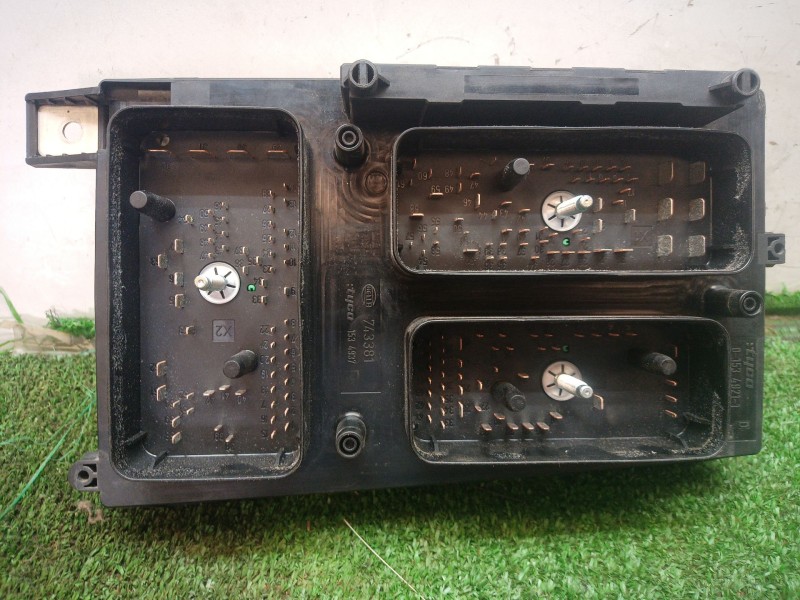 Recambio de caja reles / fusibles para opel zafira b 1.6 16v referencia OEM IAM 743381 743381 015349211
