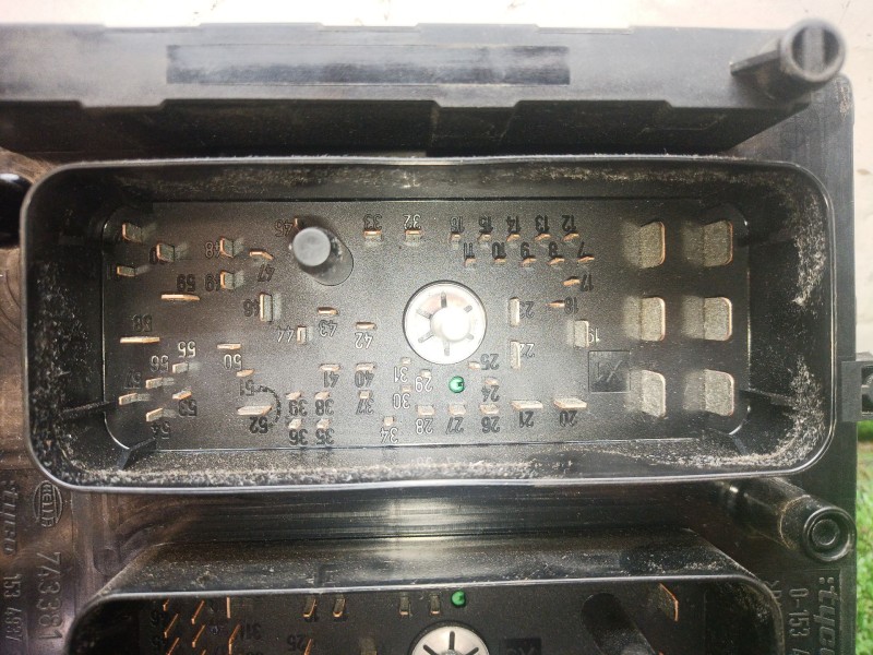 Recambio de caja reles / fusibles para opel zafira b 1.6 16v referencia OEM IAM 743381 743381 015349211