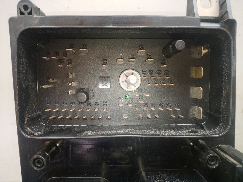 Recambio de caja reles / fusibles para opel zafira b 1.6 16v referencia OEM IAM 743381 743381 015349211