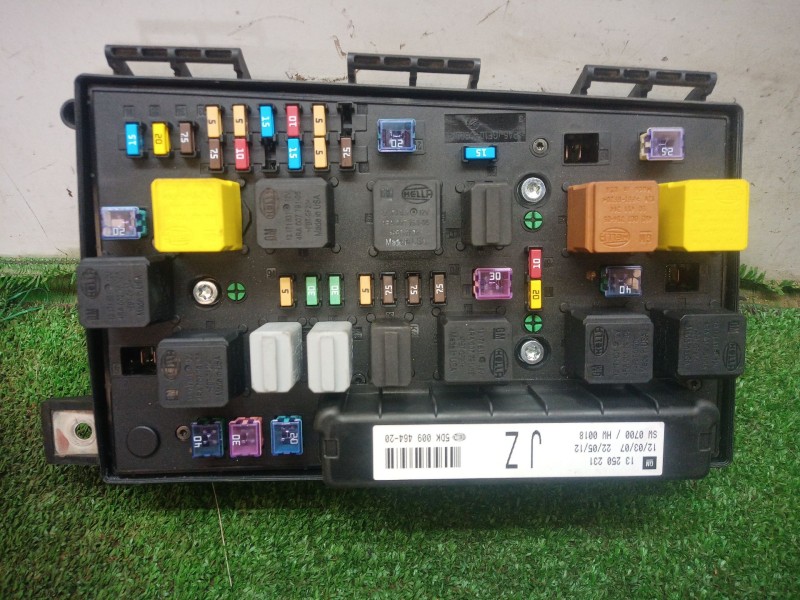 Recambio de caja reles / fusibles para opel zafira b 1.6 16v referencia OEM IAM 743381 743381 015349211
