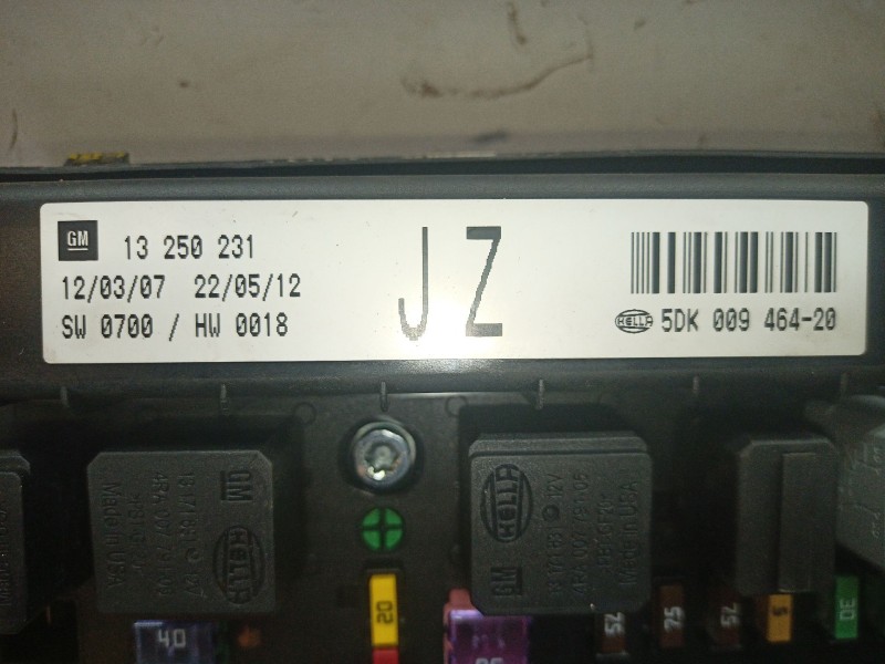 Recambio de caja reles / fusibles para opel zafira b 1.6 16v referencia OEM IAM 743381 743381 015349211