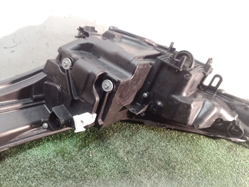Recambio de faro derecho para seat toledo iii (5p2) 1.9 tdi referencia OEM IAM   