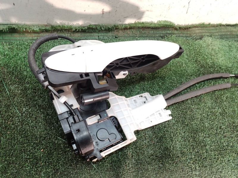 Recambio de cerradura puerta delantera derecha para hyundai ix35 (lm, el, elh) 1.6 referencia OEM IAM 813202y000 813202y000 8132