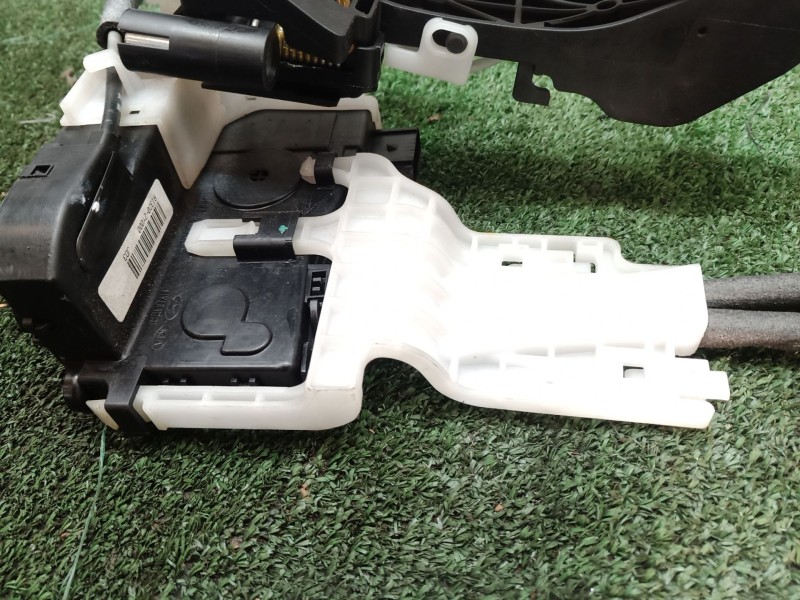 Recambio de cerradura puerta delantera derecha para hyundai ix35 (lm, el, elh) 1.6 referencia OEM IAM 813202y000 813202y000 8132