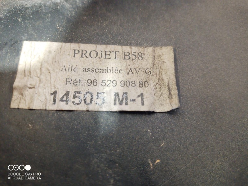 Recambio de aleta delantera izquierda para citroën c4 picasso millenium referencia OEM IAM 9652990880 9652990880 9652990880