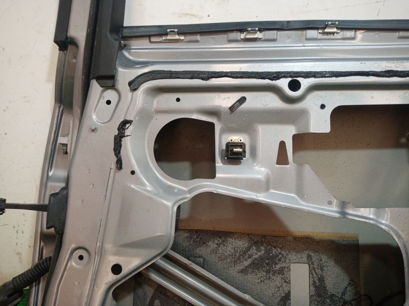 Recambio de puerta trasera derecha para bmw 5 (e60) 520 i referencia OEM IAM   