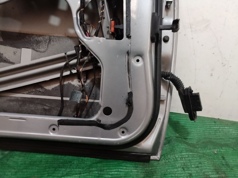 Recambio de puerta delantera izquierda para bmw 5 (e60) 520 i referencia OEM IAM   