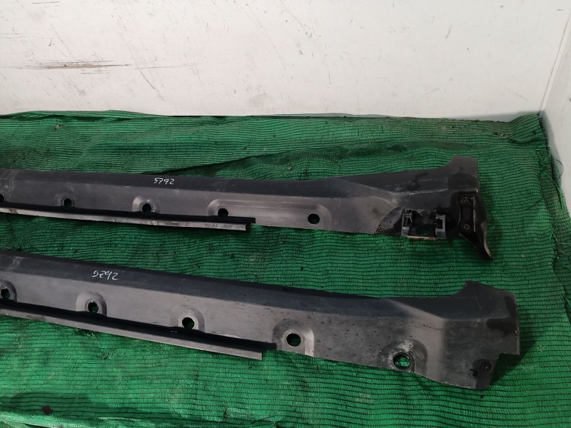 Recambio de faldon lateral para toyota c-hr (_x1_) 1.8 hybrid (zyx10_, zyx11_) referencia OEM IAM   