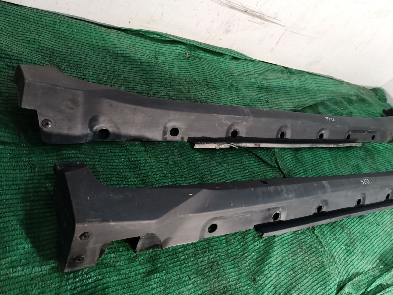 Recambio de faldon lateral para toyota c-hr (_x1_) 1.8 hybrid (zyx10_, zyx11_) referencia OEM IAM   