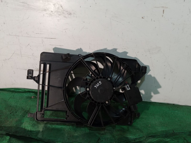 Recambio de electroventilador para ford focus iii 1.6 tdci referencia OEM IAM 8240588 8240588 8240588