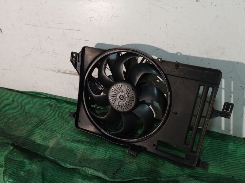 Recambio de electroventilador para ford focus iii 1.6 tdci referencia OEM IAM 8240588 8240588 8240588