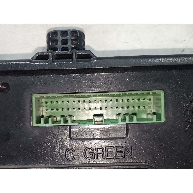 Recambio de caja reles / fusibles para renault megane iii sport tourer expression referencia OEM IAM 284B17882R 284B17882R S1800