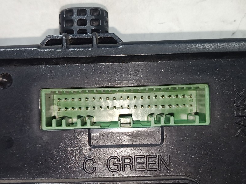 Recambio de caja reles / fusibles para renault megane iii sport tourer expression referencia OEM IAM 284B17882R 284B17882R S1800