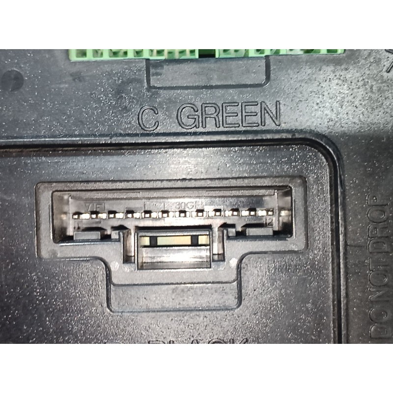 Recambio de caja reles / fusibles para renault megane iii sport tourer expression referencia OEM IAM 284B17882R 284B17882R S1800