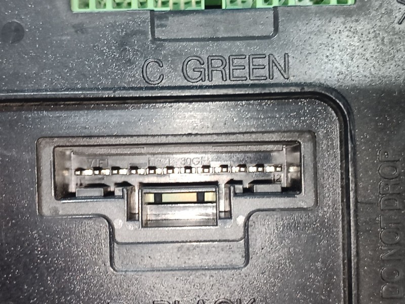 Recambio de caja reles / fusibles para renault megane iii sport tourer expression referencia OEM IAM 284B17882R 284B17882R S1800