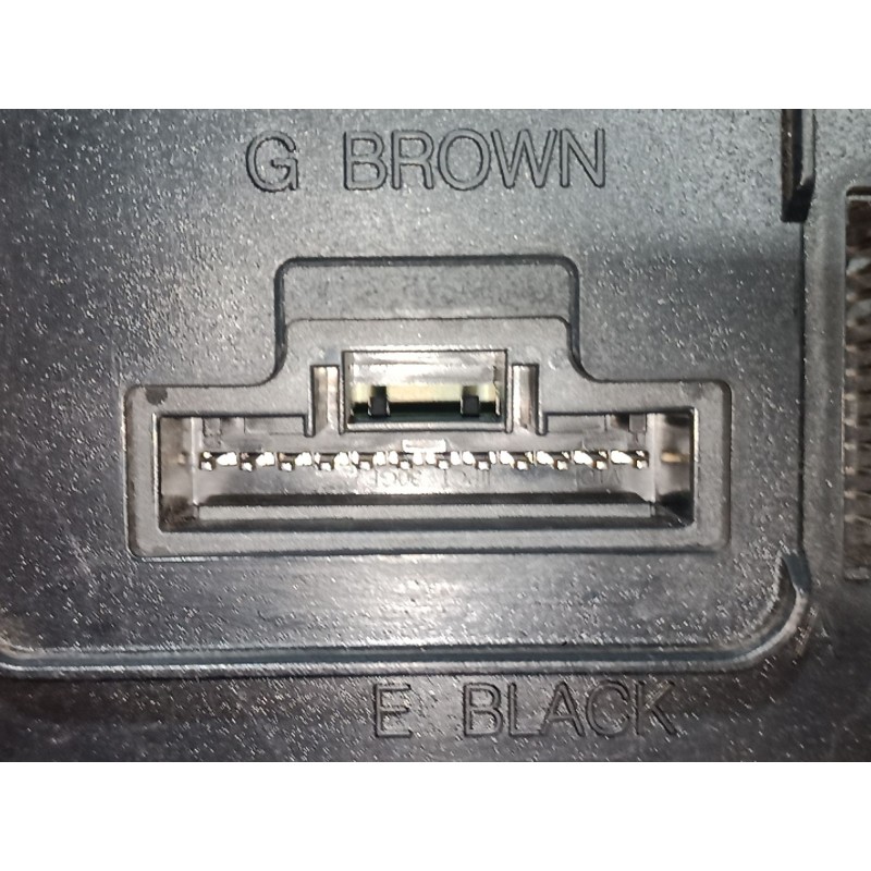 Recambio de caja reles / fusibles para renault megane iii sport tourer expression referencia OEM IAM 284B17882R 284B17882R S1800