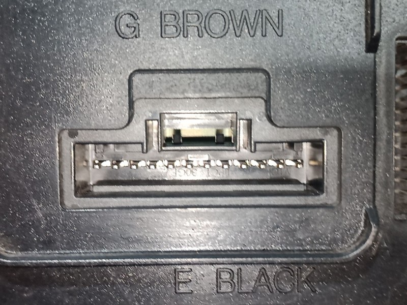 Recambio de caja reles / fusibles para renault megane iii sport tourer expression referencia OEM IAM 284B17882R 284B17882R S1800