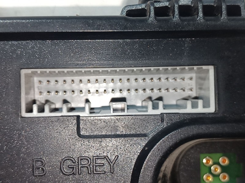 Recambio de caja reles / fusibles para renault megane iii sport tourer expression referencia OEM IAM 284B17882R 284B17882R S1800