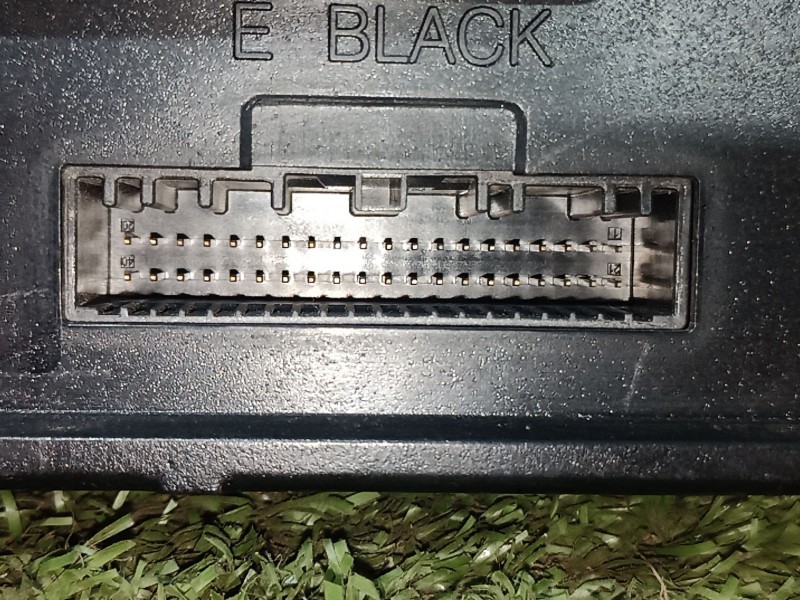 Recambio de caja reles / fusibles para renault megane iii sport tourer expression referencia OEM IAM 284B17882R 284B17882R S1800