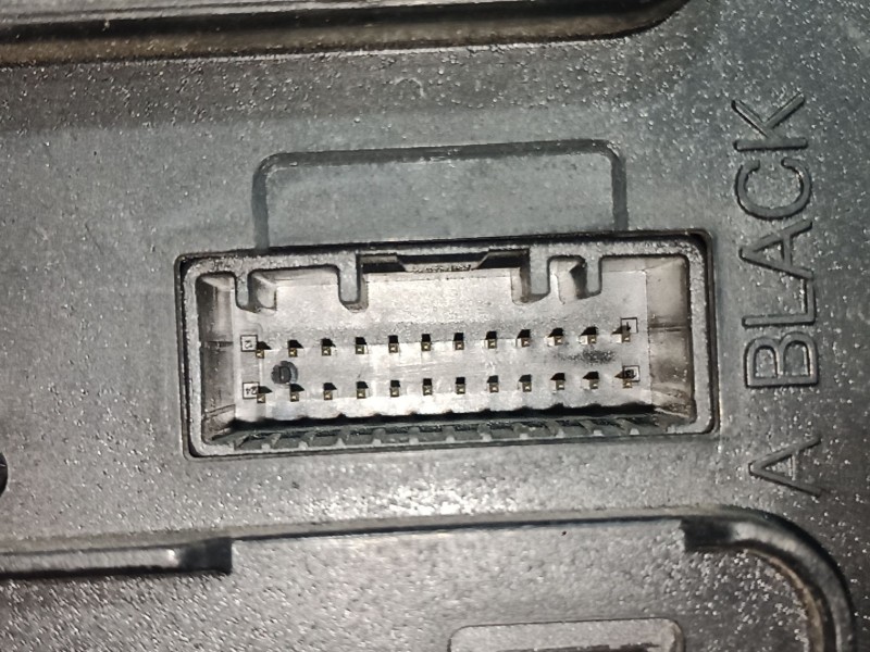 Recambio de caja reles / fusibles para renault megane iii sport tourer expression referencia OEM IAM 284B17882R 284B17882R S1800