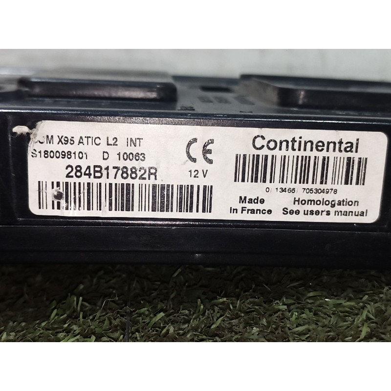 Recambio de caja reles / fusibles para renault megane iii sport tourer expression referencia OEM IAM 284B17882R 284B17882R S1800
