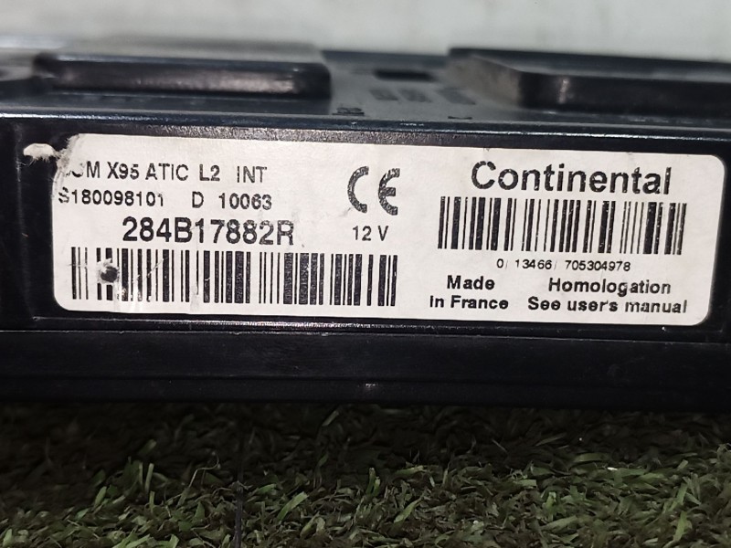 Recambio de caja reles / fusibles para renault megane iii sport tourer expression referencia OEM IAM 284B17882R 284B17882R S1800