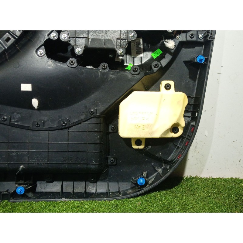 Recambio de guarnecido puerta delantera izquierda para hyundai ix35 (lm, el, elh) 1.6 referencia OEM IAM 823702Y000 823702Y000 8