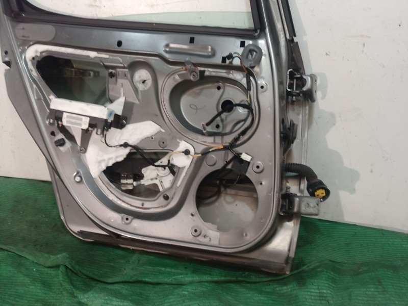 Recambio de puerta trasera izquierda para peugeot 407 sport referencia OEM IAM   