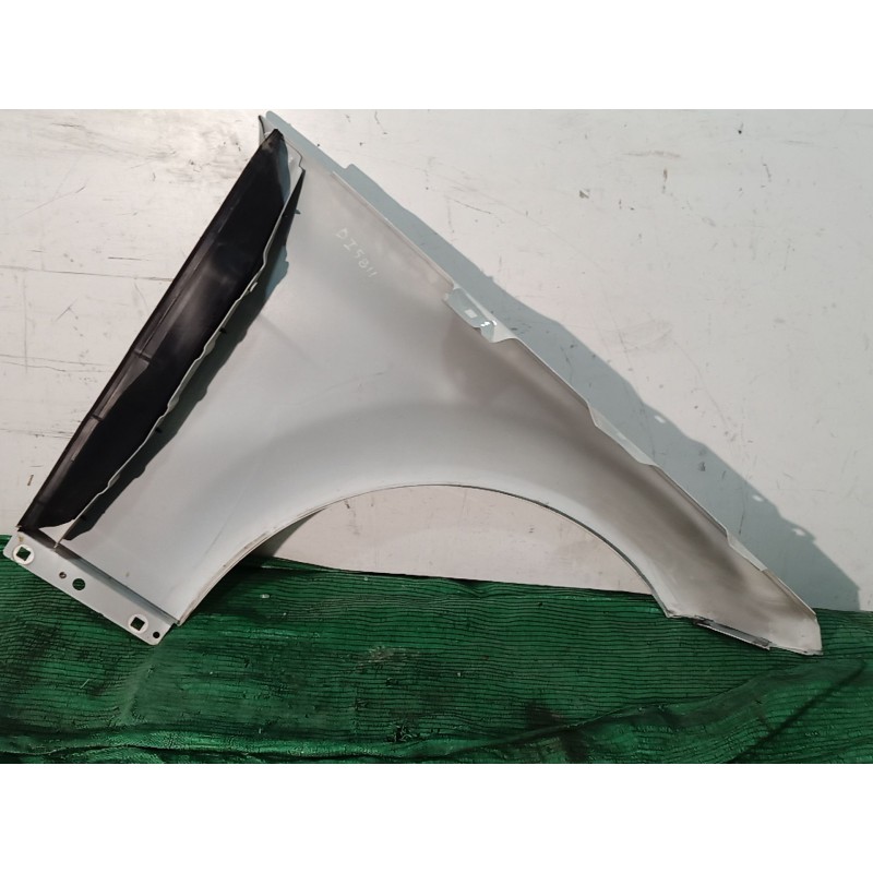 Recambio de aleta delantera izquierda para mercedes-benz clase c (w204) c 200 cdi (204.001) referencia OEM IAM   