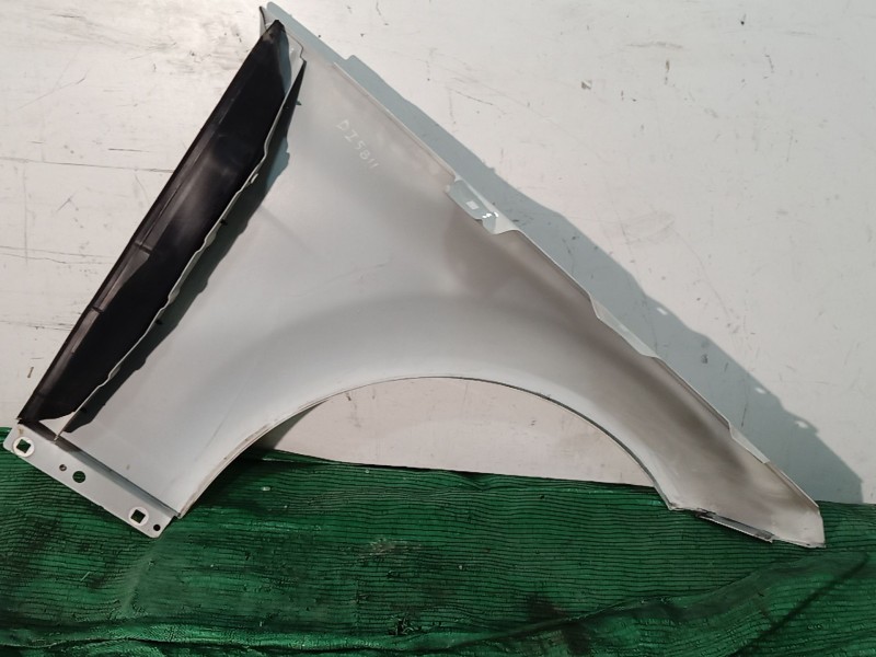 Recambio de aleta delantera izquierda para mercedes-benz clase c (w204) c 200 cdi (204.001) referencia OEM IAM   