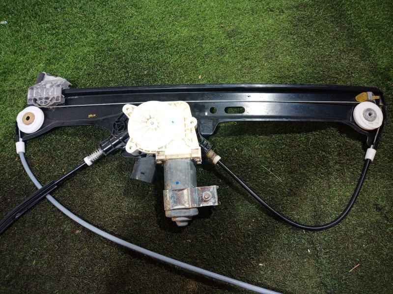 Recambio de elevalunas delantero derecho para bmw 5 (e60) 520 i referencia OEM IAM 7075668E 7075668E 7034352S