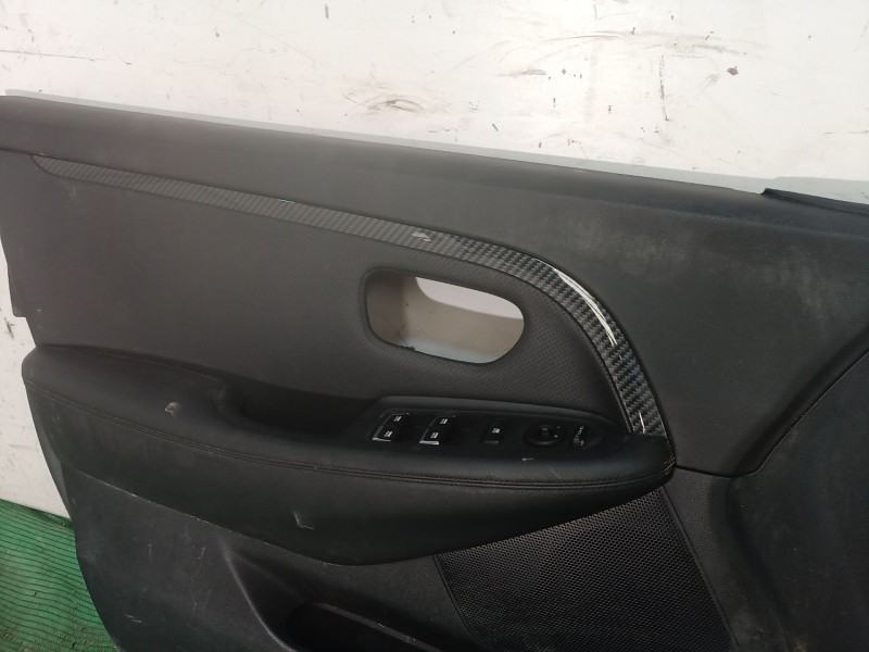 Recambio de guarnecido puerta delantera izquierda para kia carens iv 1.7 crdi referencia OEM IAM   
