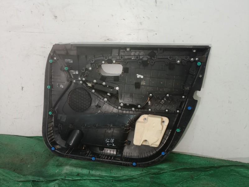 Recambio de guarnecido puerta delantera izquierda para kia carens iv 1.7 crdi referencia OEM IAM   