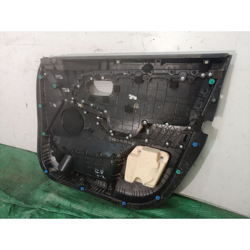 Recambio de guarnecido puerta delantera izquierda para kia carens iv 1.7 crdi referencia OEM IAM   