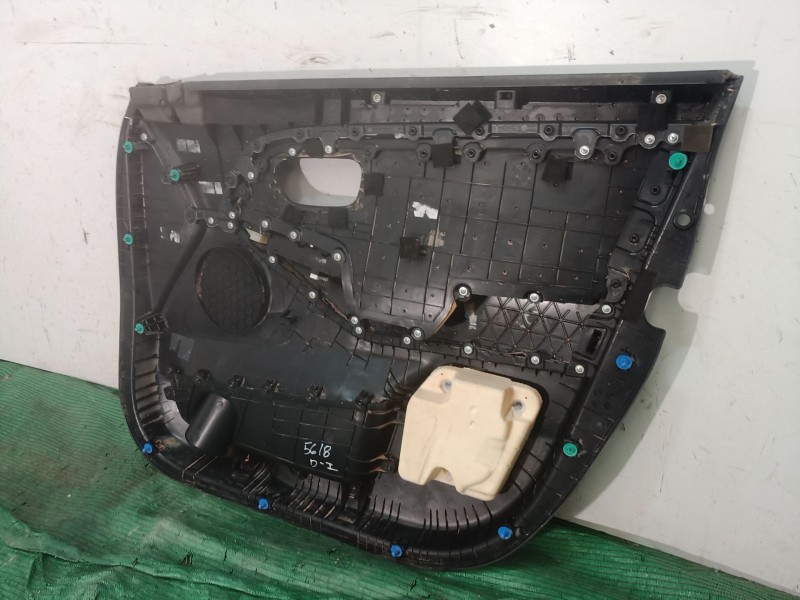 Recambio de guarnecido puerta delantera izquierda para kia carens iv 1.7 crdi referencia OEM IAM   