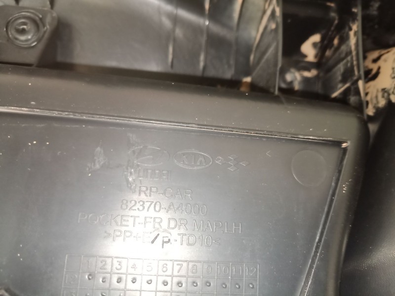 Recambio de guarnecido puerta delantera izquierda para kia carens iv 1.7 crdi referencia OEM IAM   