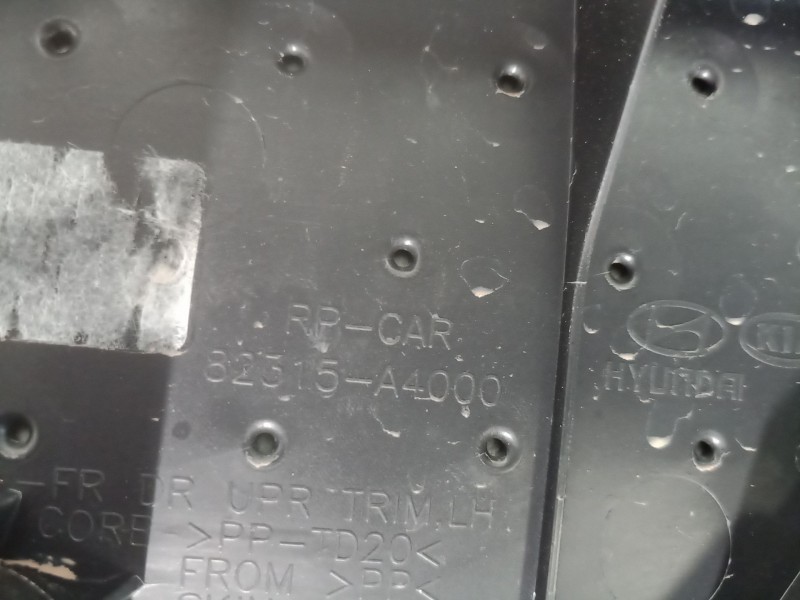 Recambio de guarnecido puerta delantera izquierda para kia carens iv 1.7 crdi referencia OEM IAM   