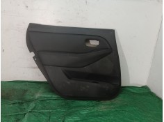 Recambio de guarnecido puerta trasera izquierda para kia carens iv 1.7 crdi referencia OEM IAM