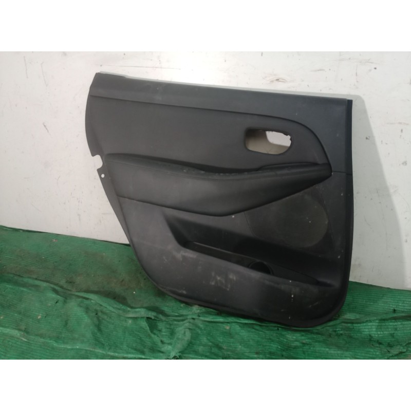Recambio de guarnecido puerta trasera izquierda para kia carens iv 1.7 crdi referencia OEM IAM   