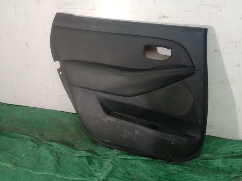 Recambio de guarnecido puerta trasera izquierda para kia carens iv 1.7 crdi referencia OEM IAM   